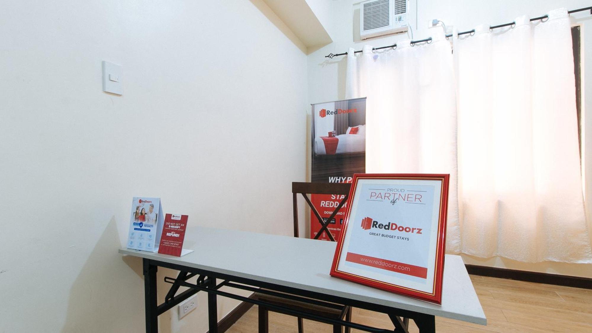 Reddoorz At Sta Cruz Naga City Exterior photo